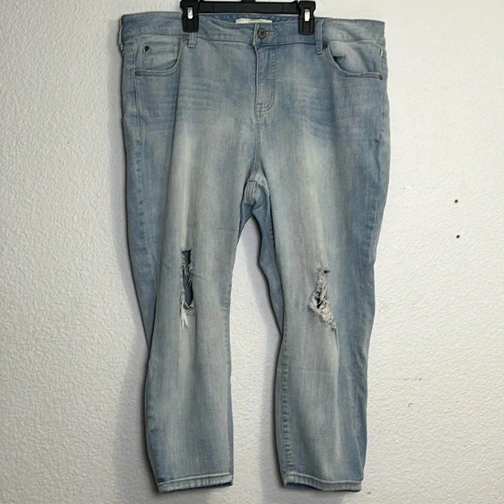 Torrid Ripped Straight Jeans Light Wash Denim Womens Plus Size 20‎ XS READ